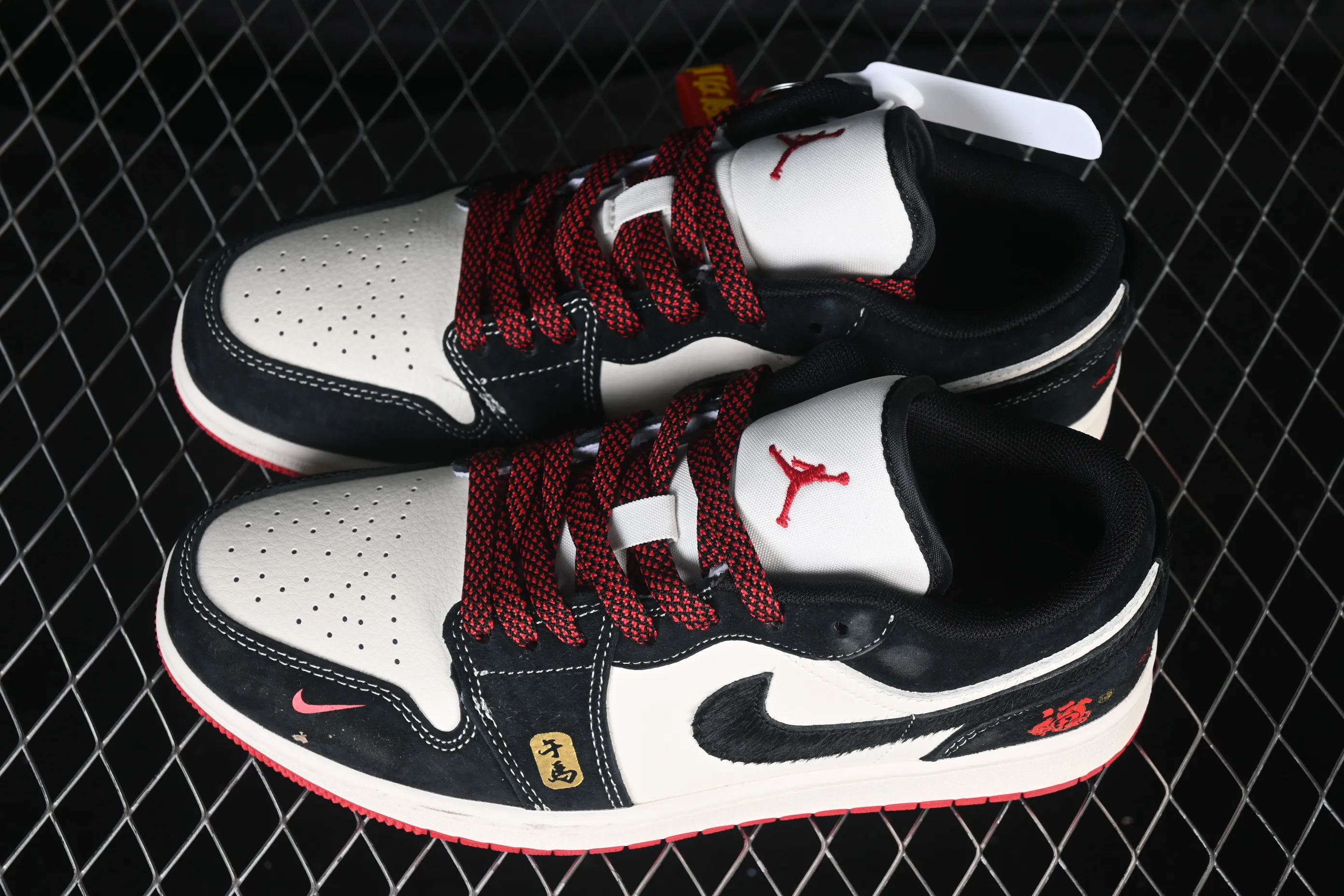 All categories Air Jordan Jordan series basketball shoes Air Jordan 1 Low High-end customized low-top sneakers Air Jordan 1 Low AJ1 Joe 1 Year of the Horse limited edition Get rich immediately High-end customized low-top retro basketball shoes MZ9588-846